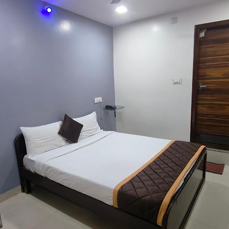 Hotel Golden Arch บังกาลอร์ ภายนอก รูปภาพ