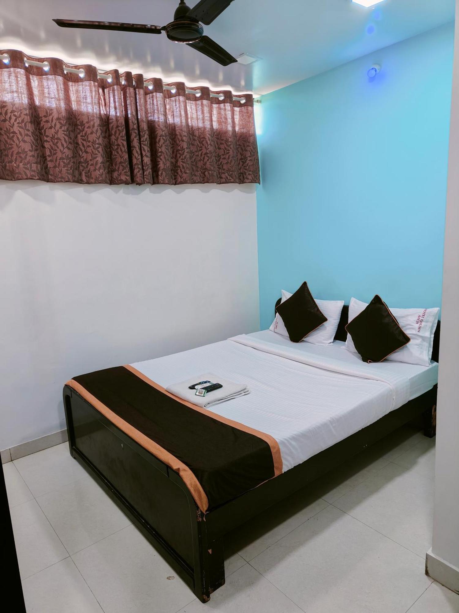 Hotel Golden Arch บังกาลอร์ ภายนอก รูปภาพ