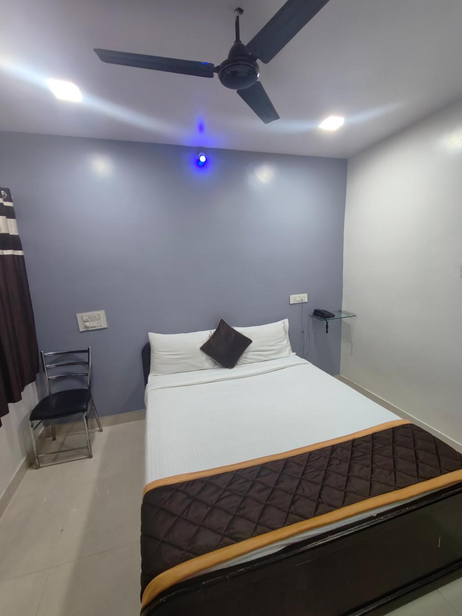 Hotel Golden Arch บังกาลอร์ ภายนอก รูปภาพ